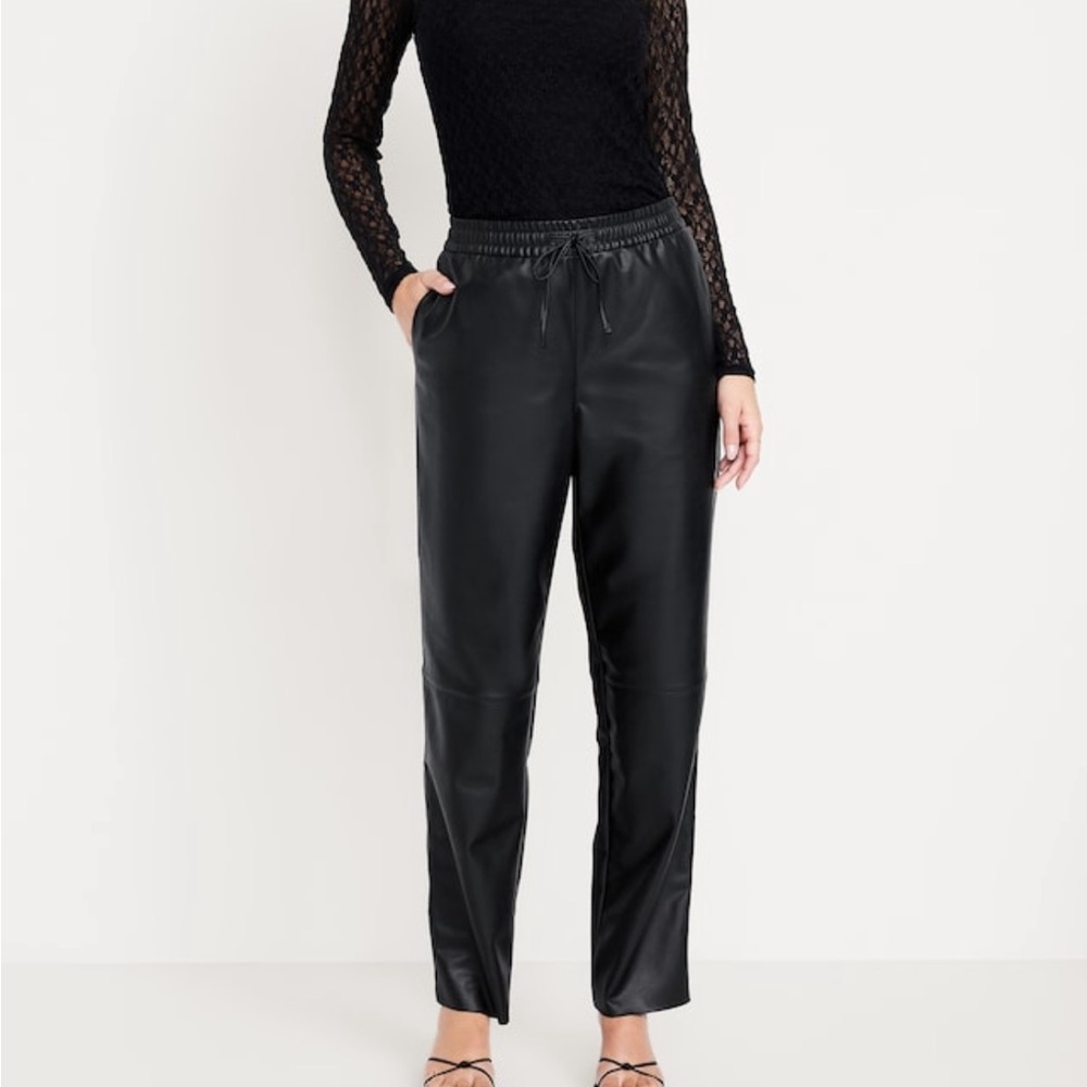 Women’s Feaux Leather Pants straight legged